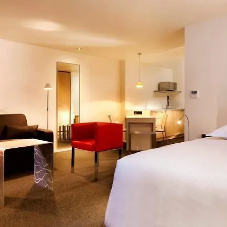 Le Pavillon 7 4* אוברנאי