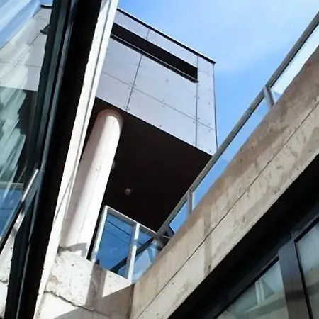 Le Pavillon 7 אוברנאי