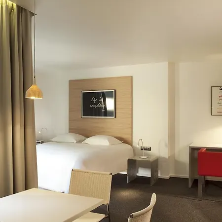 Le Pavillon 7 4* אוברנאי